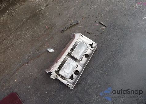 1989 Ford Crown Victoria Lx z USA, uszkodzony, nr VIN 2FABP74F2KX118010